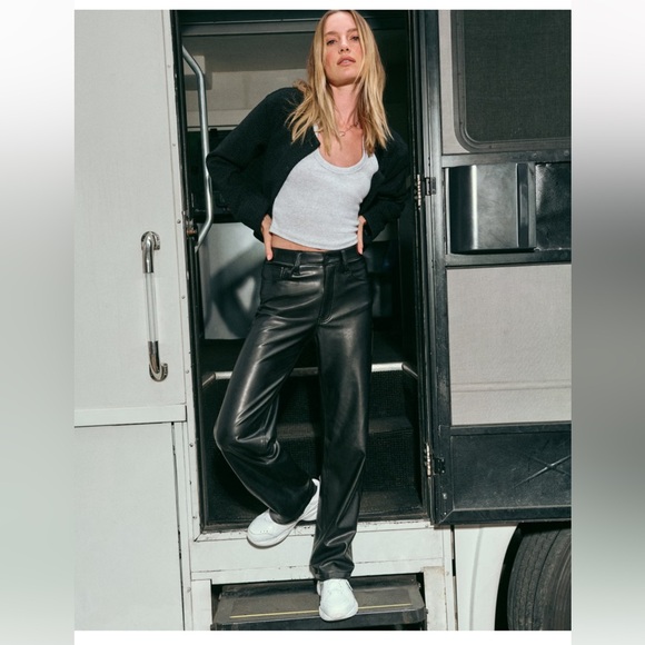 Abercrombie Vegan Leather 90s Relaxed Pant - Picture 4 of 6
